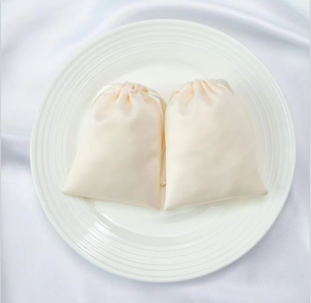 Custom Logo Printed Pink White Black Drawstring Cosmetic Jewelry Gift Bag Velvet Pouch Suede Satin Bag With Ribbon - 图片 5