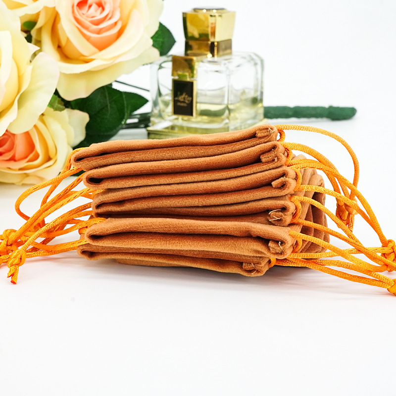 Custom Logo Printed Velvet Drawstring Bottom Cosmetic Pouch Brown Soft Velvet Gift Packaging Dust Bag - 图片 2