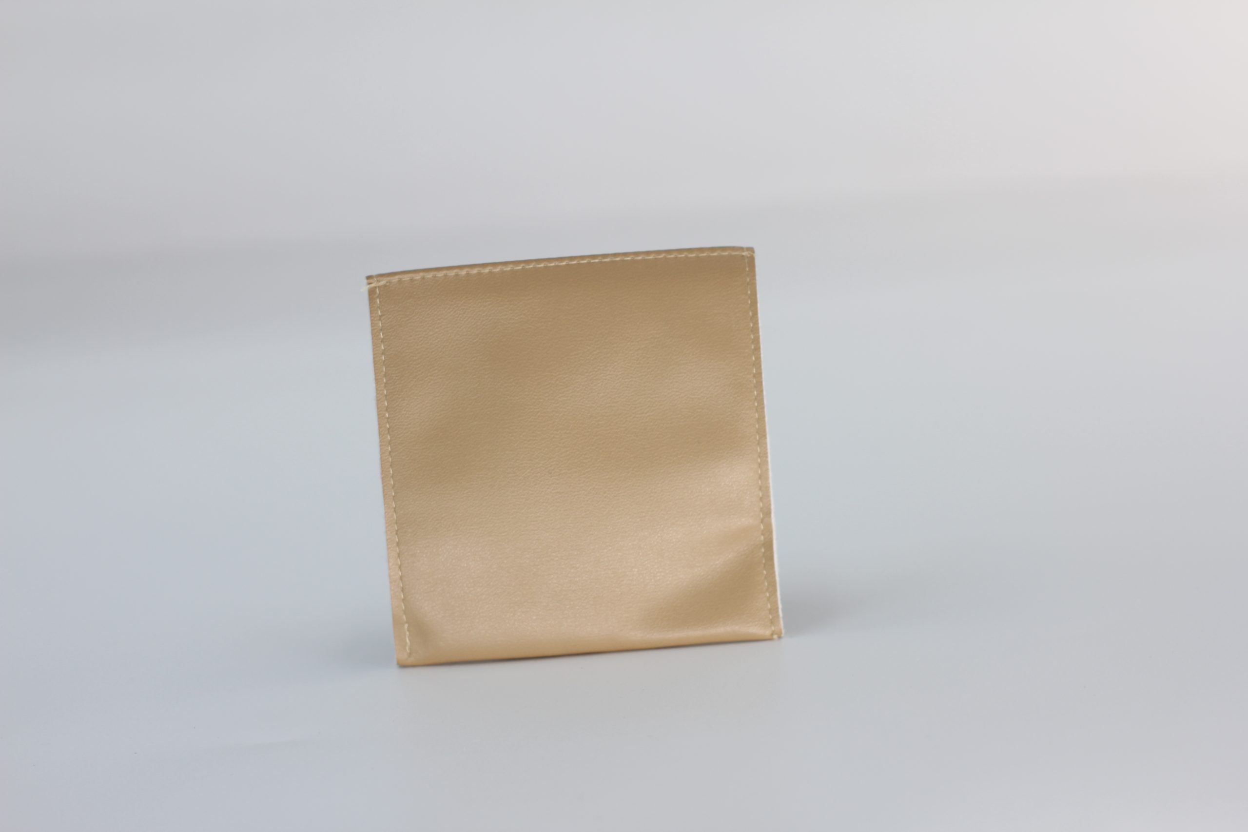 The brown jewelry product packaging bag with customizable logo comes from a Chinese factory - 图片 2