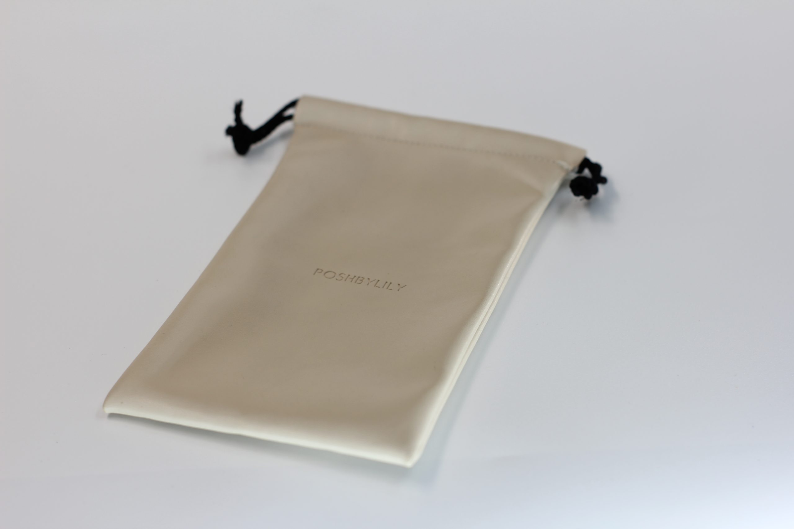 Accept beautiful gift packaging bags with customized colors and sizes from customers