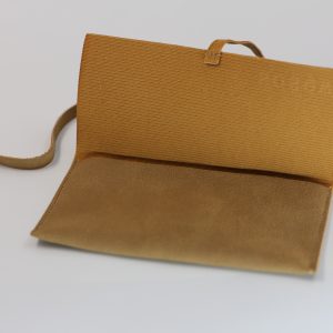 Bag factory in china, accepting customers to customize beautiful leather gift packaging bags in colors and sizes